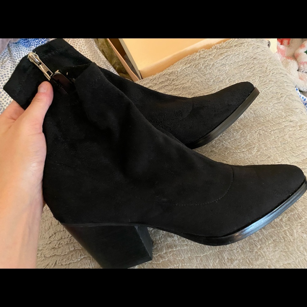 Black soft suede boots / ankle booties